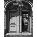 fotografía foto rumanía timisoara puerta silueta sombra hombre libro lector leer patio luz